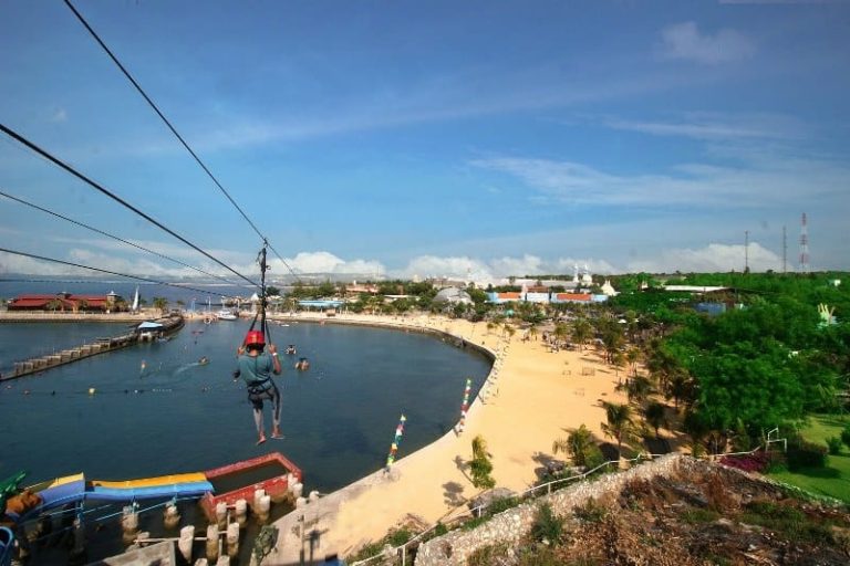 jatim-lamongan-wisata-bahari-1_800x533