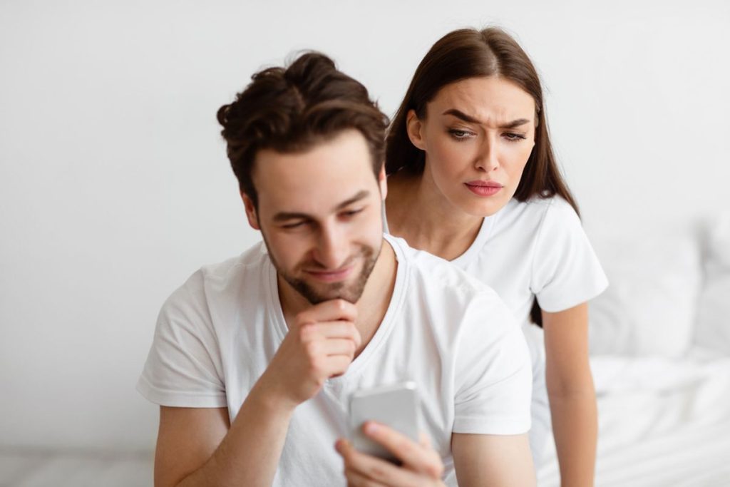 Ilustrasi perselingkuhan dalam hubungan pasangan