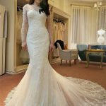 Kebaya putih custom elegan karya Zarira Design dengan potongan presisi dan detail halus