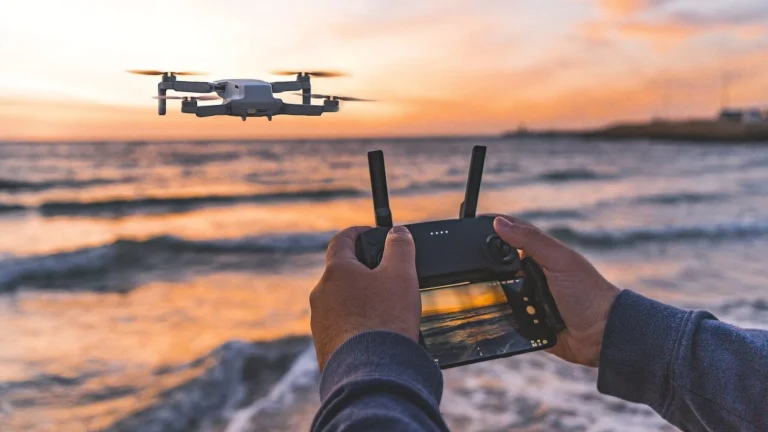 Drone yang digunakan untuk dokumentasi udara di destinasi wisata dengan memperhatikan regulasi penerbangan